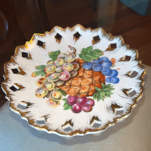 Vintage Artmark Fruit Collector's
Plate Gold Accents - Japan - Picture 1 of 3